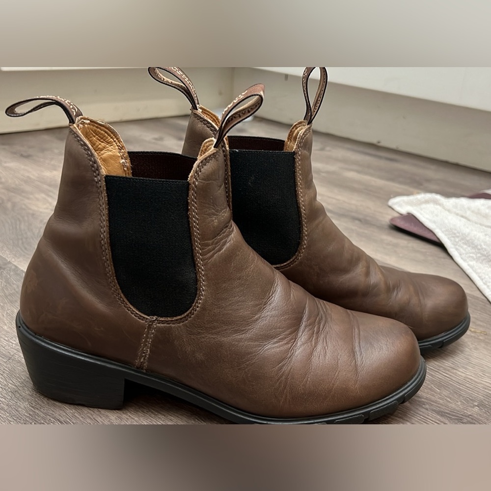 Blundstone Chelsea Heeled Boots US Women’s size 9.5